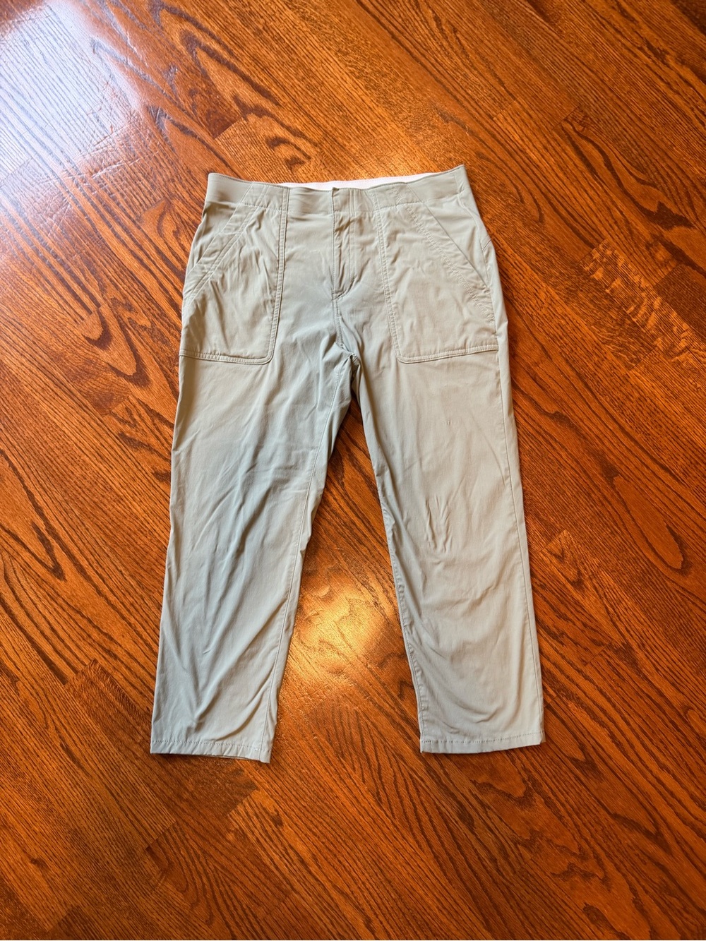 Eddie Bauer Sage Green Nylon/Performance Cropped Pants/Capris - Size 8
